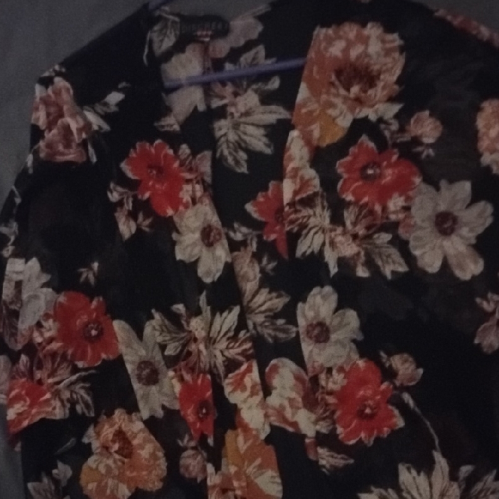 Discreet Floral Kimono - Black and Red